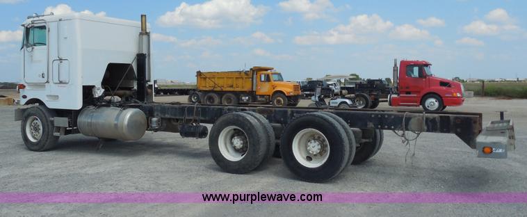 image for item E7700 1995 Peterbilt 362 semi truck