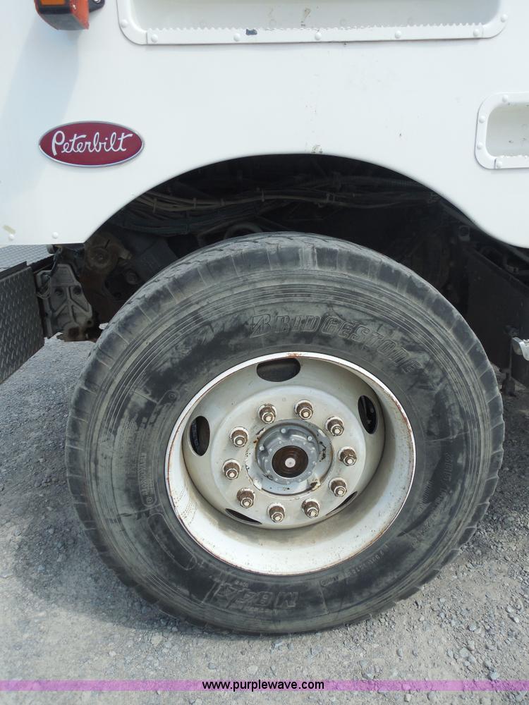 image for item E7700 1995 Peterbilt 362 semi truck