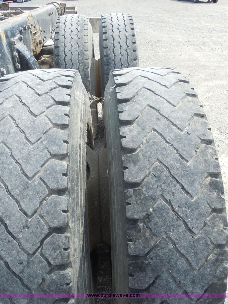 image for item E7700 1995 Peterbilt 362 semi truck