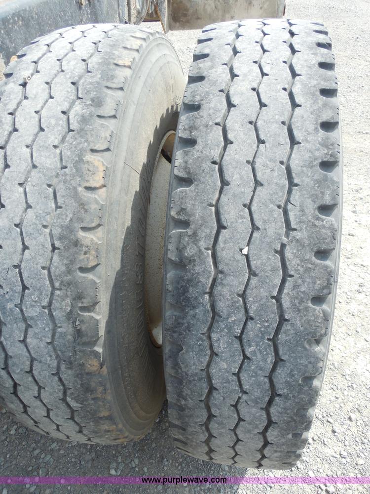 image for item E7700 1995 Peterbilt 362 semi truck