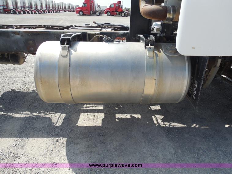 image for item E7700 1995 Peterbilt 362 semi truck