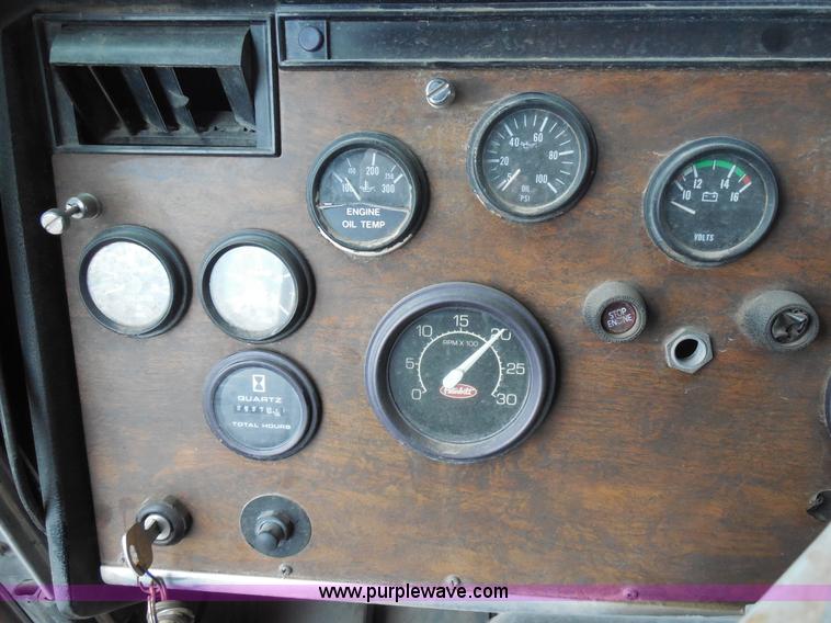 image for item E7700 1995 Peterbilt 362 semi truck