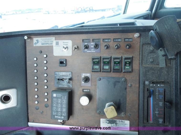 image for item E7700 1995 Peterbilt 362 semi truck