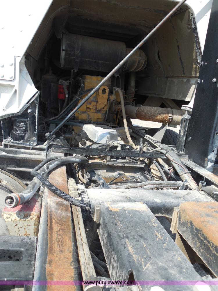 image for item E7700 1995 Peterbilt 362 semi truck