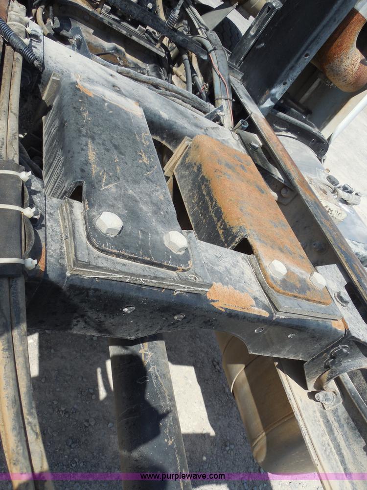 image for item E7700 1995 Peterbilt 362 semi truck