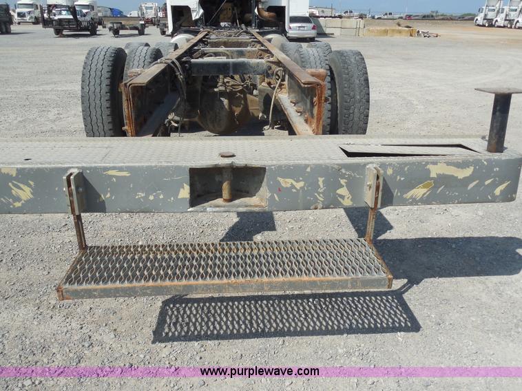 image for item E7700 1995 Peterbilt 362 semi truck