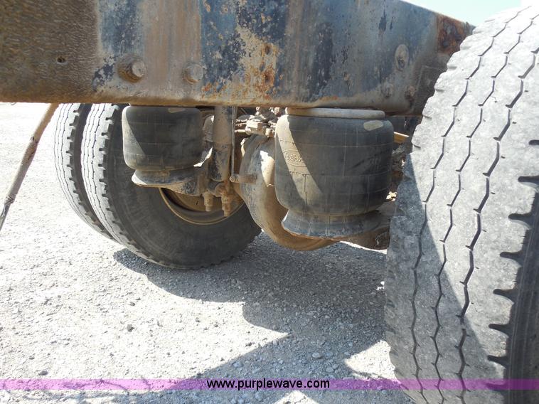 image for item E7700 1995 Peterbilt 362 semi truck