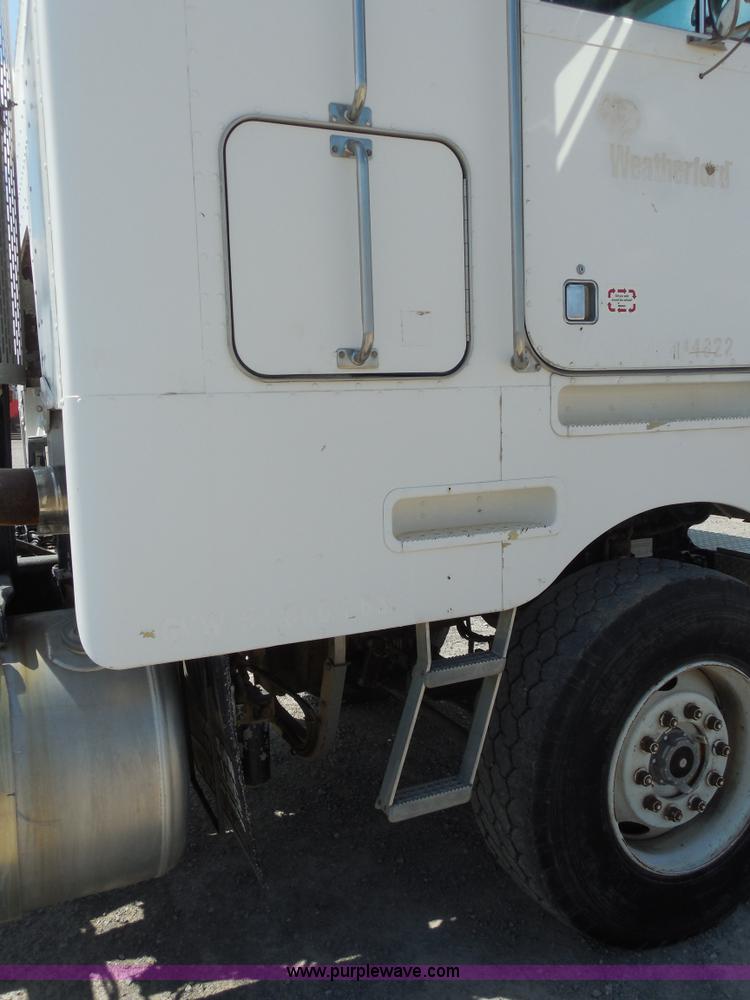 image for item E7700 1995 Peterbilt 362 semi truck