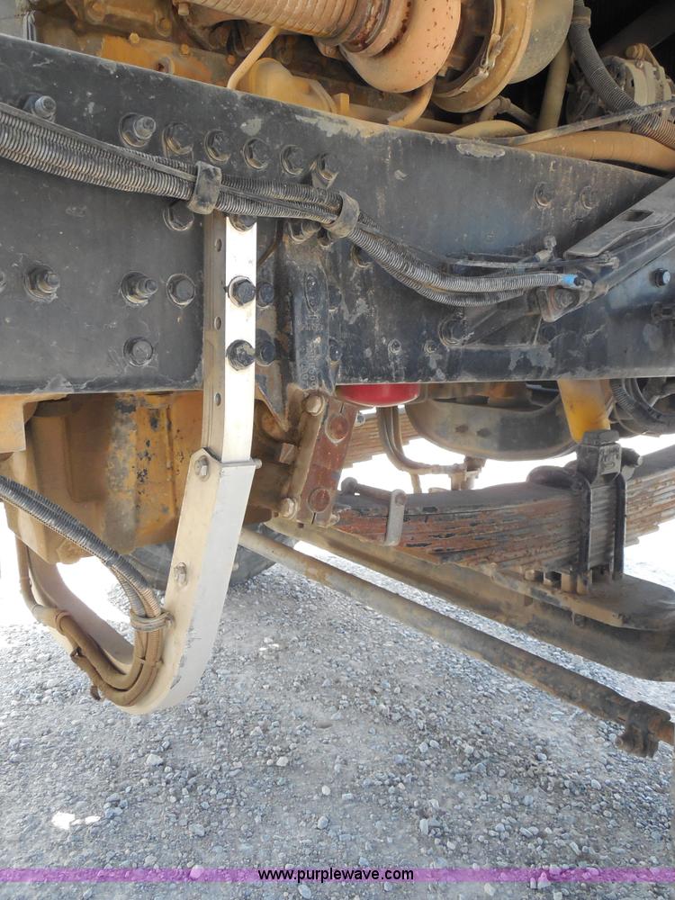 image for item E7700 1995 Peterbilt 362 semi truck