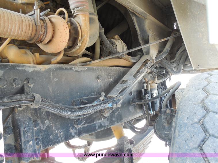 image for item E7700 1995 Peterbilt 362 semi truck