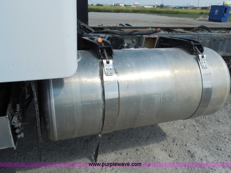 image for item E7700 1995 Peterbilt 362 semi truck