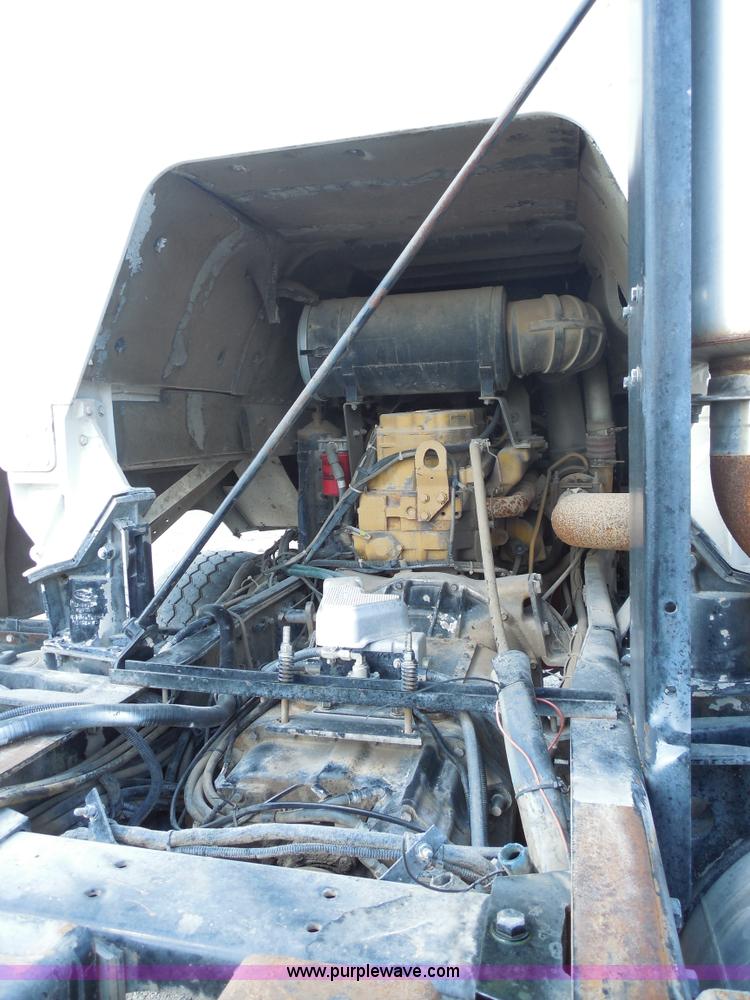 image for item E7700 1995 Peterbilt 362 semi truck