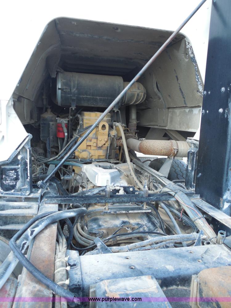 image for item E7700 1995 Peterbilt 362 semi truck