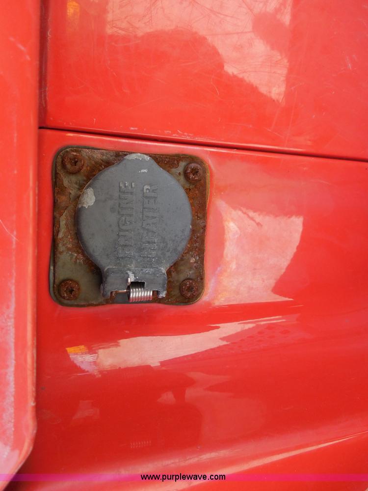 image for item E7701 2000 Volvo VNL semi truck