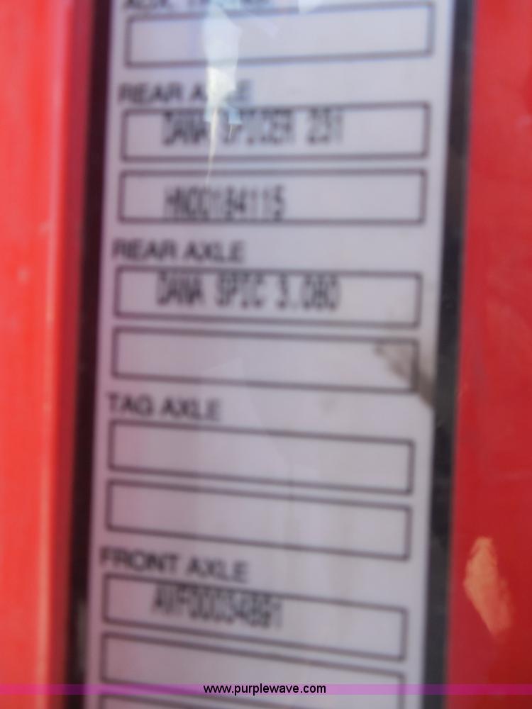 image for item E7701 2000 Volvo VNL semi truck