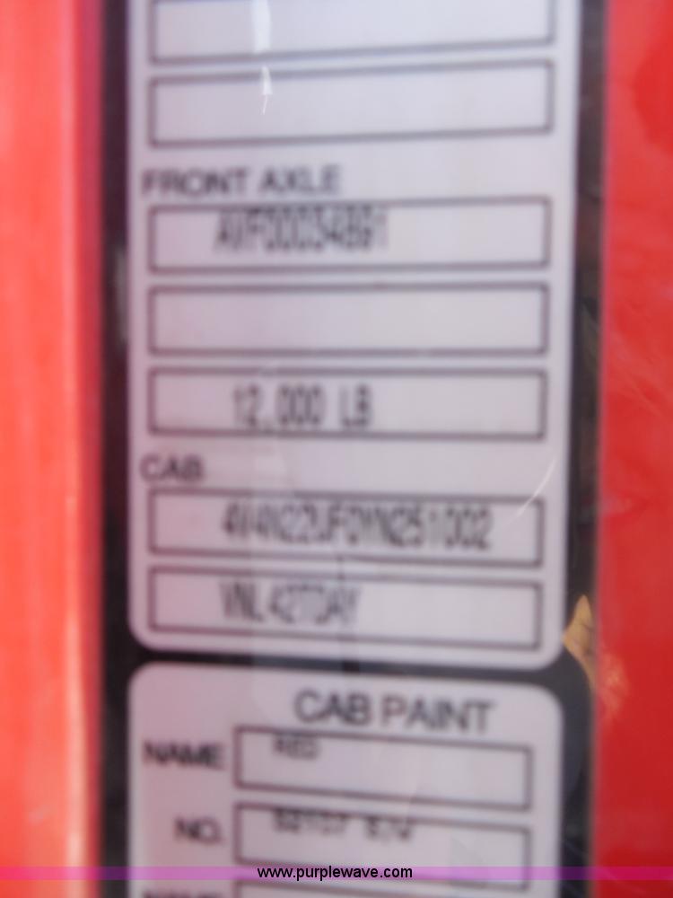 image for item E7701 2000 Volvo VNL semi truck