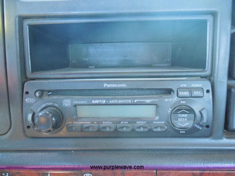 image for item E7701 2000 Volvo VNL semi truck