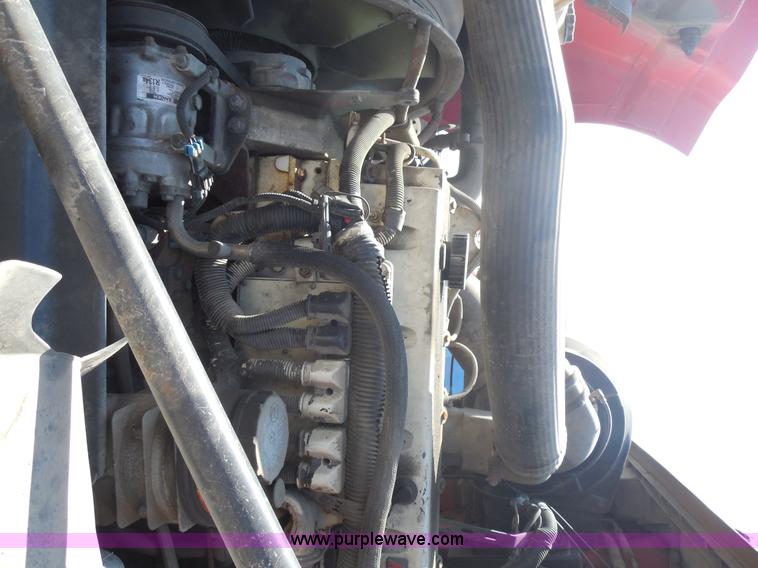 image for item E7701 2000 Volvo VNL semi truck