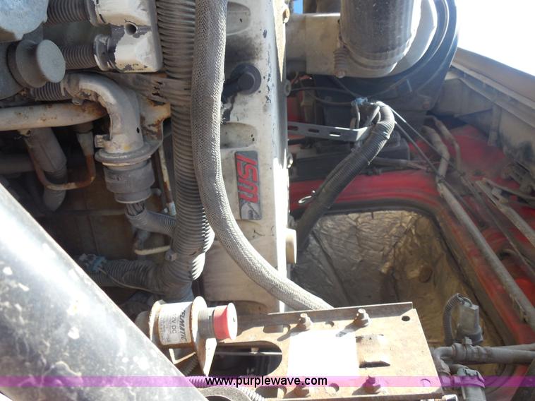 image for item E7701 2000 Volvo VNL semi truck