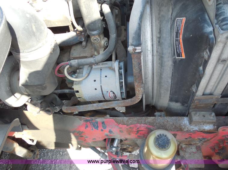 image for item E7701 2000 Volvo VNL semi truck