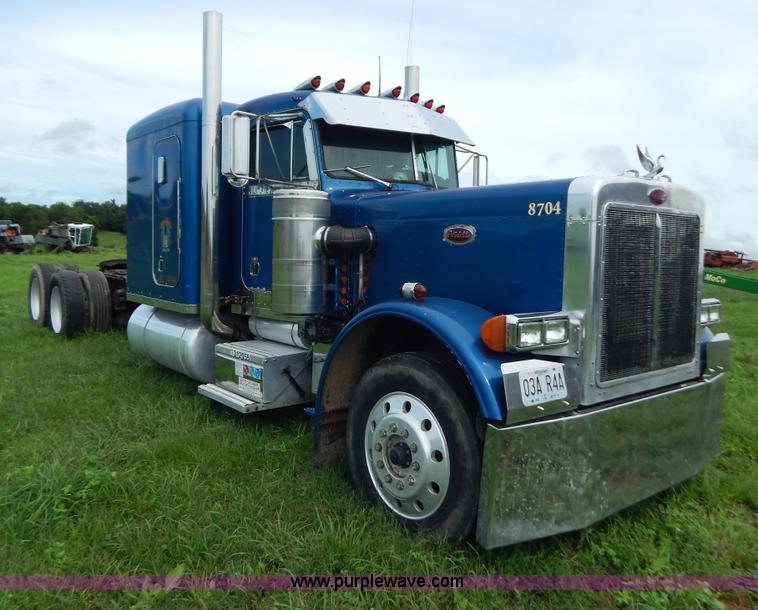 image for item G3393 1987 Peterbilt 359 semi truck