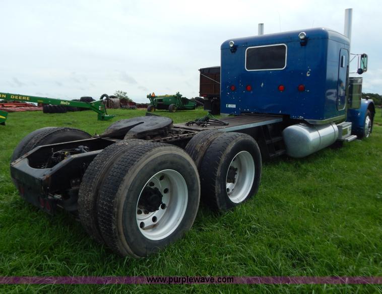 image for item G3393 1987 Peterbilt 359 semi truck