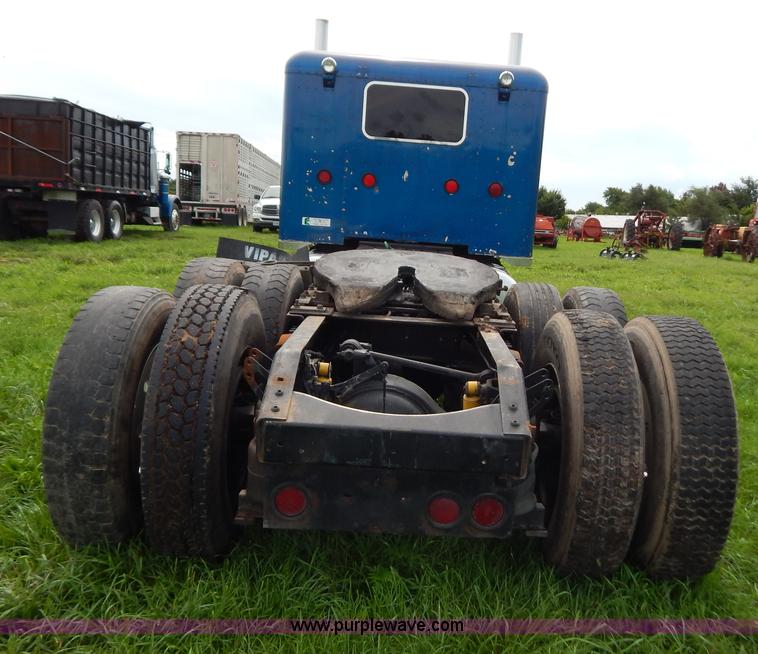 image for item G3393 1987 Peterbilt 359 semi truck