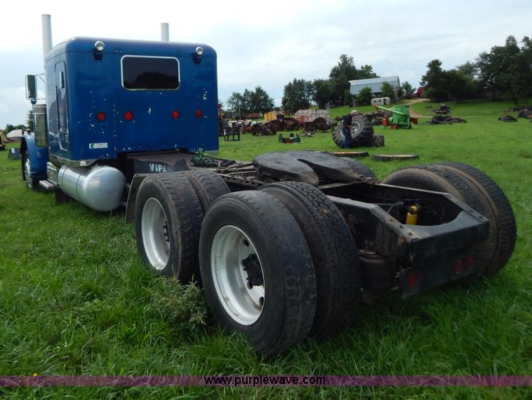 image for item G3393 1987 Peterbilt 359 semi truck