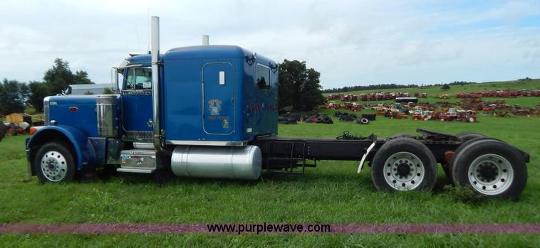 image for item G3393 1987 Peterbilt 359 semi truck