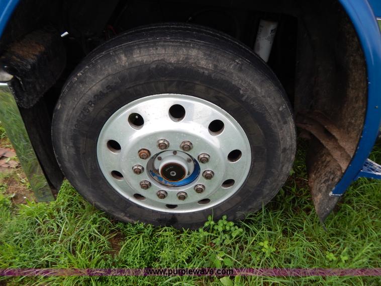 image for item G3393 1987 Peterbilt 359 semi truck