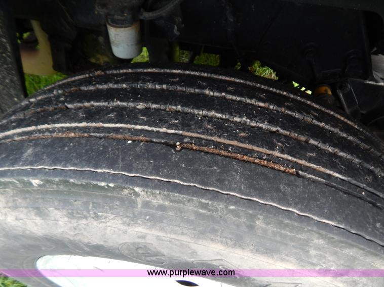 image for item G3393 1987 Peterbilt 359 semi truck