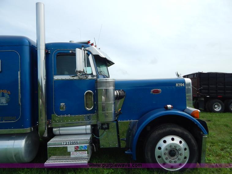 image for item G3393 1987 Peterbilt 359 semi truck