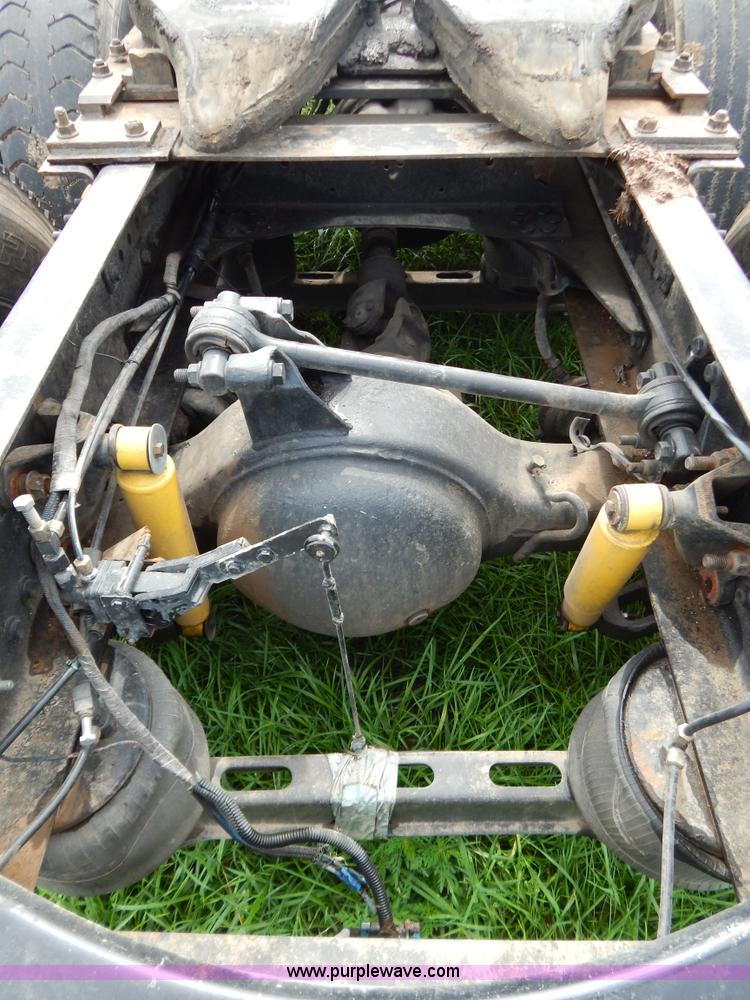 image for item G3393 1987 Peterbilt 359 semi truck