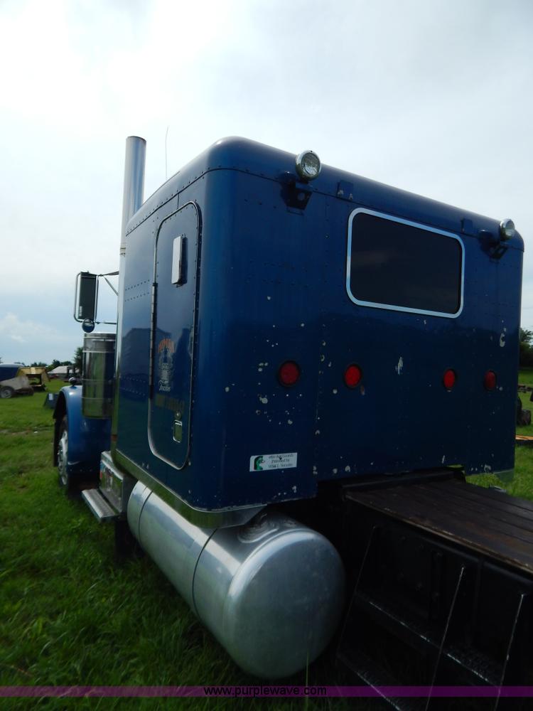 image for item G3393 1987 Peterbilt 359 semi truck