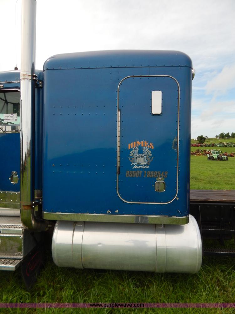 image for item G3393 1987 Peterbilt 359 semi truck