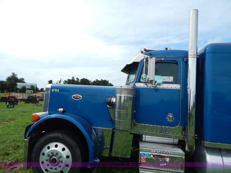 image for item G3393 1987 Peterbilt 359 semi truck