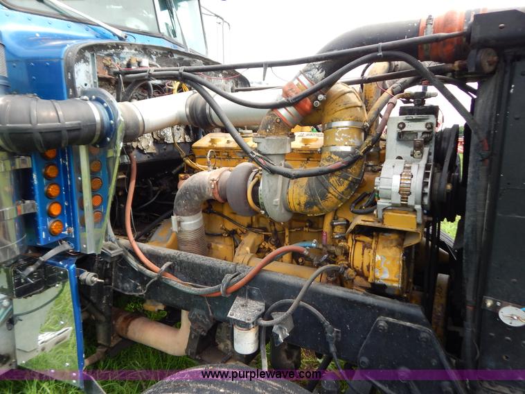 image for item G3393 1987 Peterbilt 359 semi truck