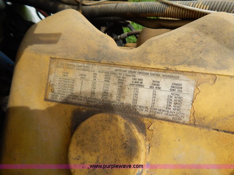 image for item G3393 1987 Peterbilt 359 semi truck