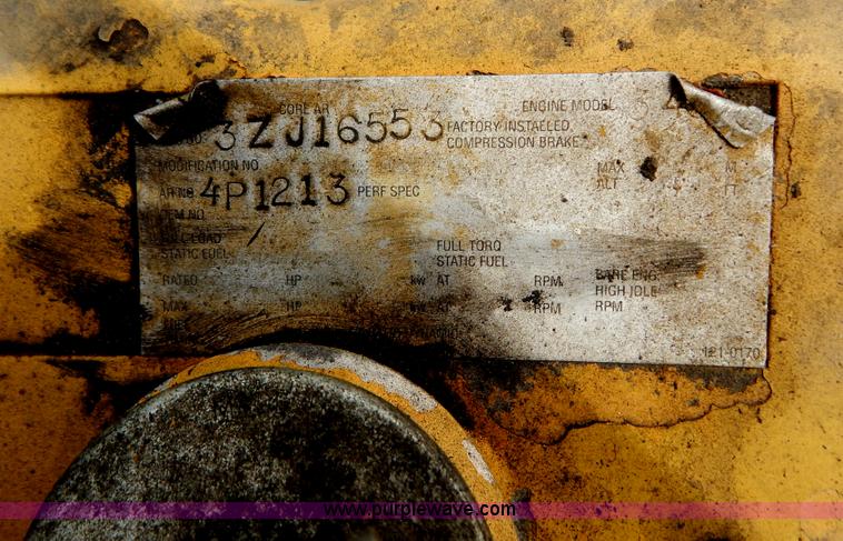 image for item G3393 1987 Peterbilt 359 semi truck