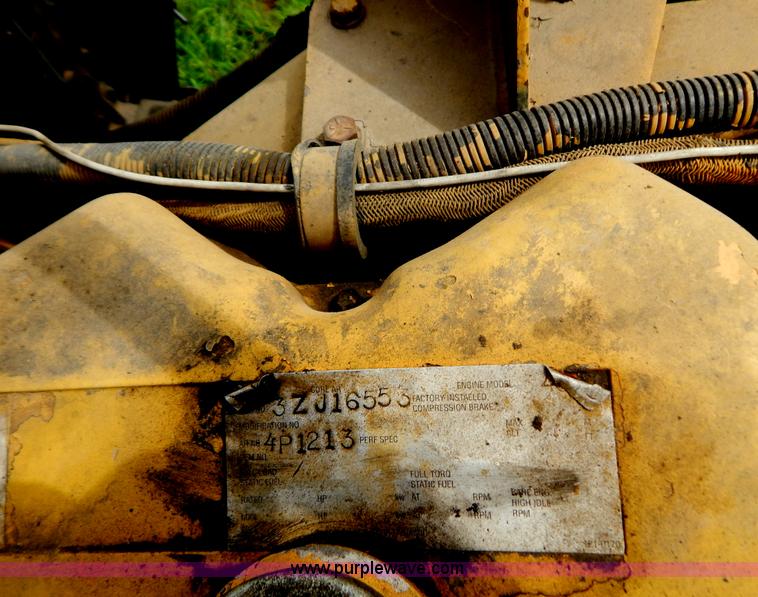 image for item G3393 1987 Peterbilt 359 semi truck