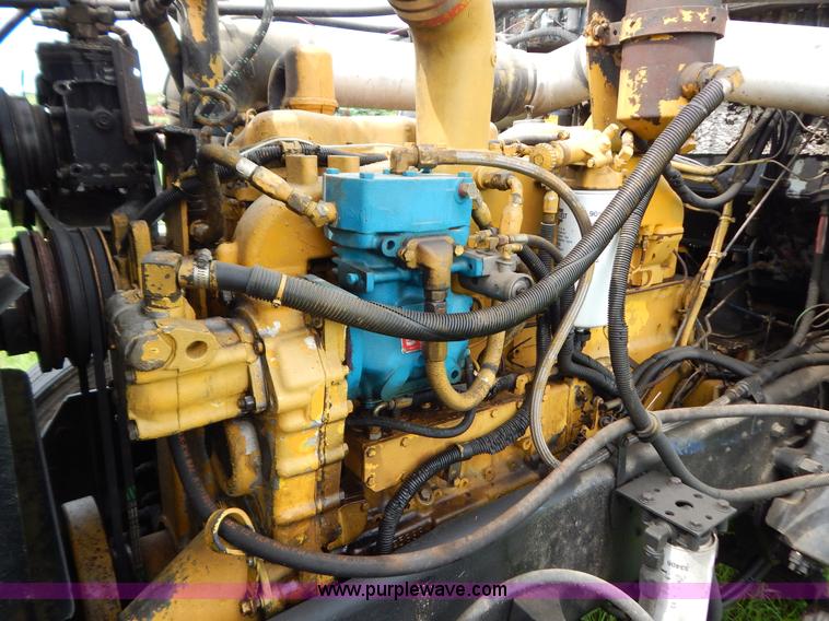 image for item G3393 1987 Peterbilt 359 semi truck