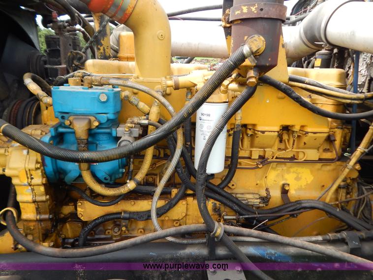 image for item G3393 1987 Peterbilt 359 semi truck