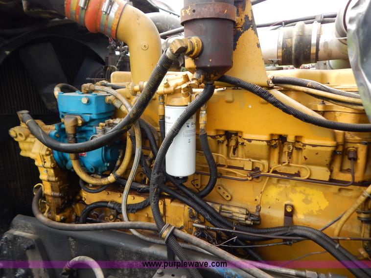 image for item G3393 1987 Peterbilt 359 semi truck