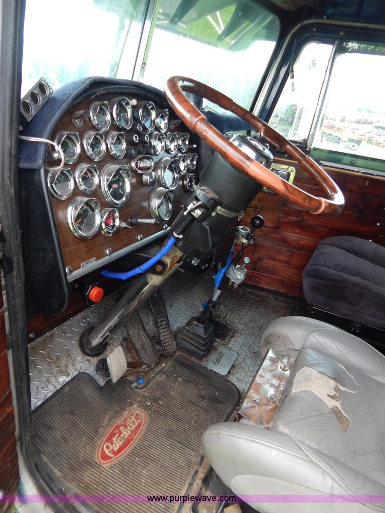 image for item G3393 1987 Peterbilt 359 semi truck