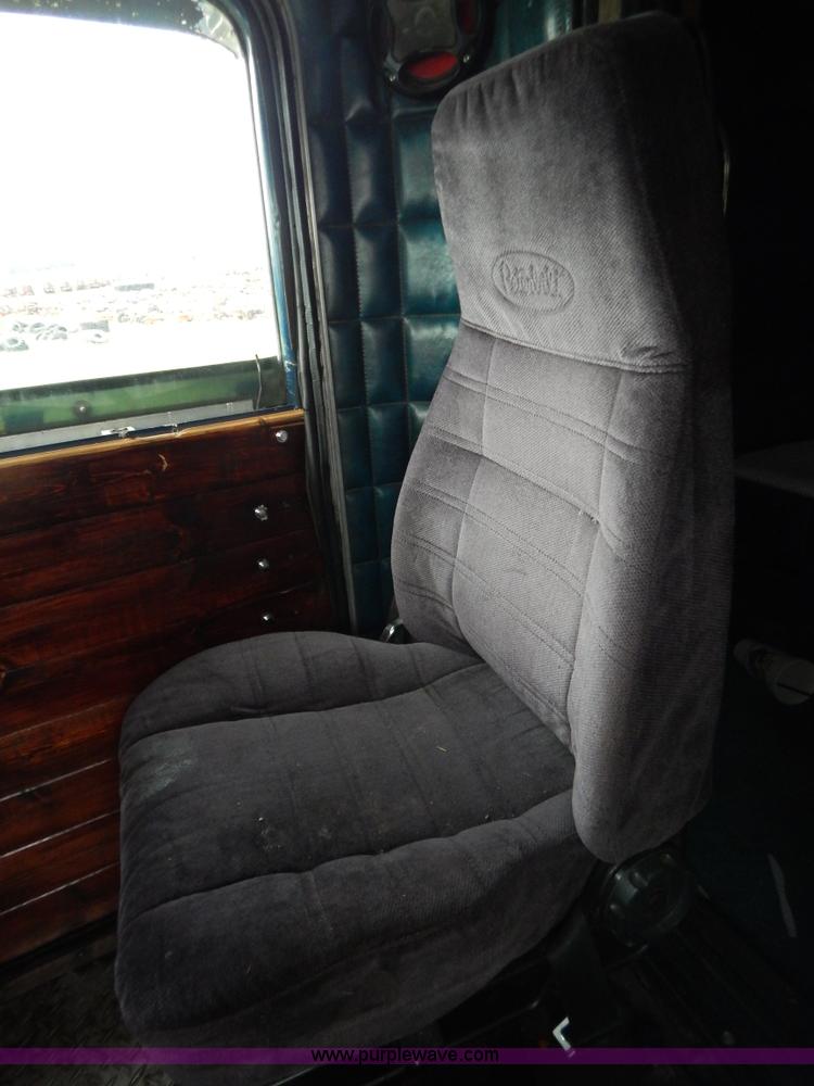 image for item G3393 1987 Peterbilt 359 semi truck