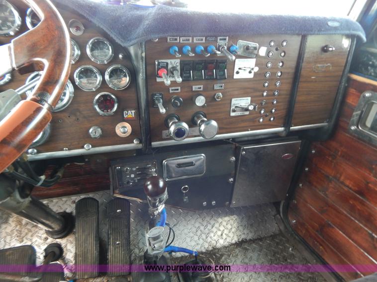 image for item G3393 1987 Peterbilt 359 semi truck