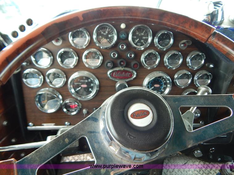 image for item G3393 1987 Peterbilt 359 semi truck