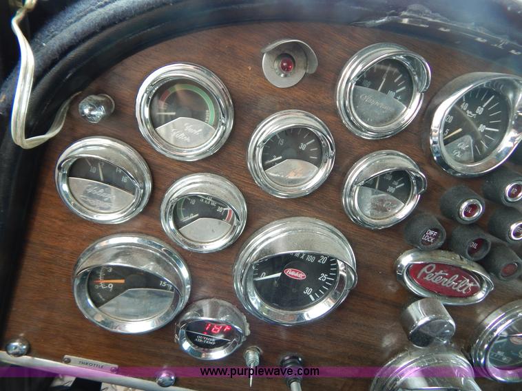 image for item G3393 1987 Peterbilt 359 semi truck