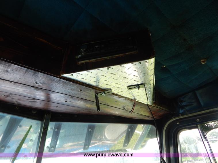 image for item G3393 1987 Peterbilt 359 semi truck