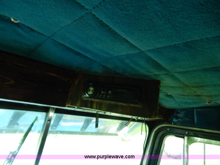 image for item G3393 1987 Peterbilt 359 semi truck